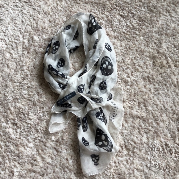 Alexander McQueen Accessories - Alexander McQueen Skull Scarf 100% Silk EUC